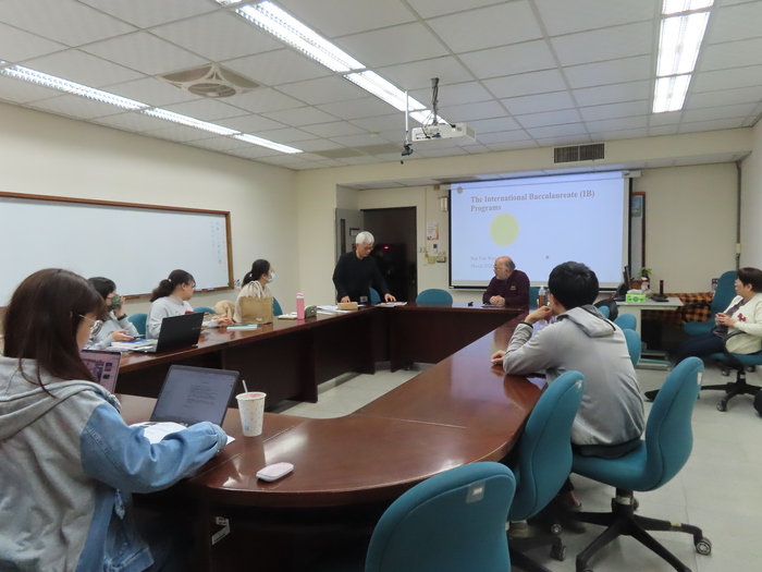 學校與社區關係研究課程講座照片共四張