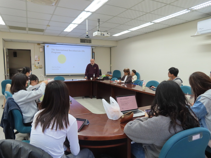 學校與社區關係研究課程講座照片共四張