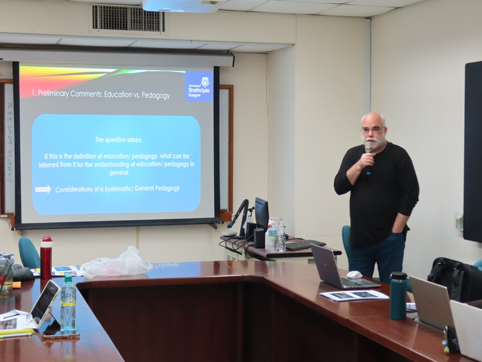 德國學者Karsten Kenklies演講共四張