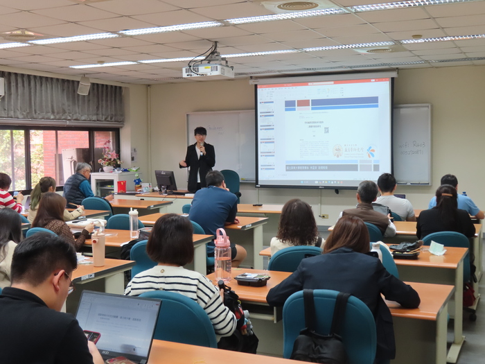 114.11.25教育學研究所職涯講座，共四張照片