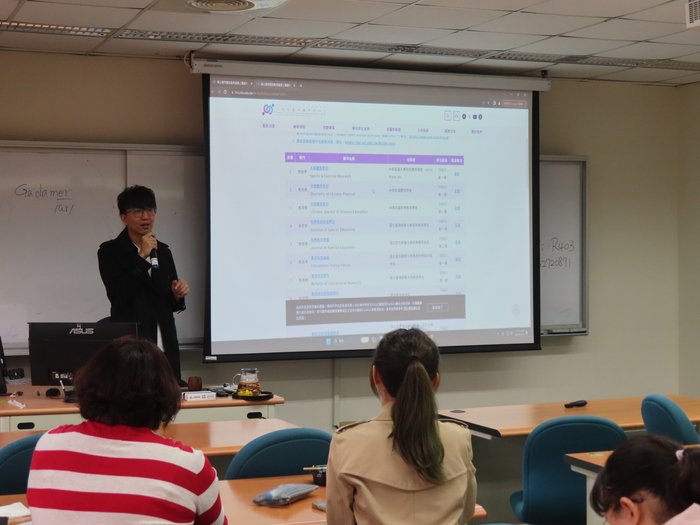 114.11.25教育學研究所職涯講座，共四張照片