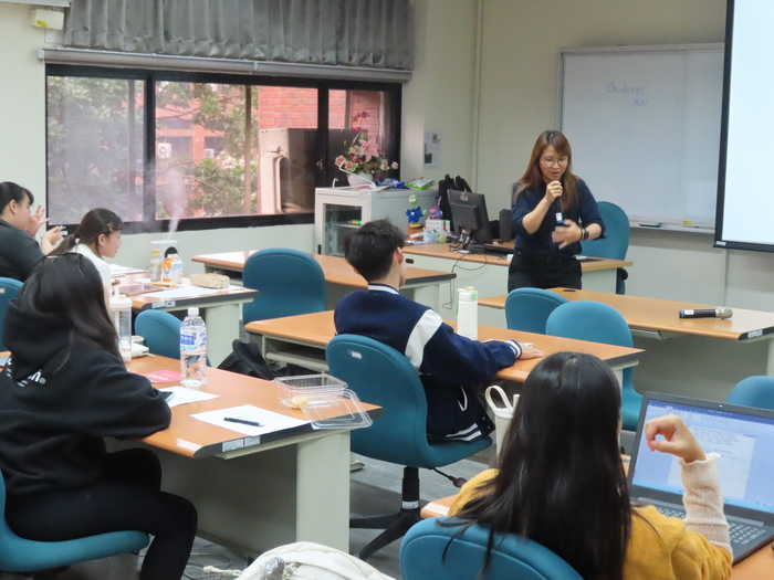 114.11.26從知能到實踐：社會情緒學習(SEL)的核心內涵和研究，共四張照片