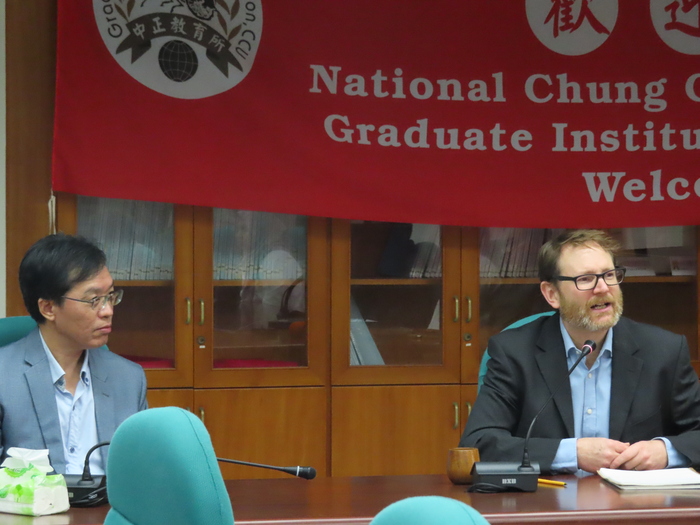 114.12.4與倫敦大學學院簽訂MOU照片共4張